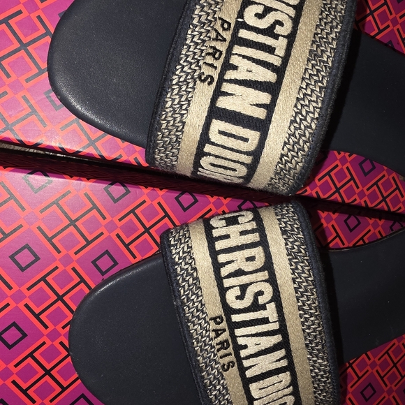 Dior Elegant Black and Tan Sandals - Picture 3 of 3